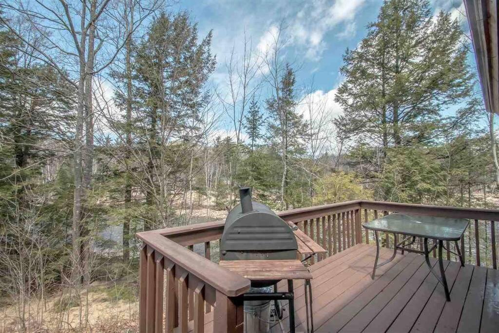 דירות בארטלט Relaxing Riverside Retreat - Storyland, Attitash, North Conway מראה חיצוני תמונה